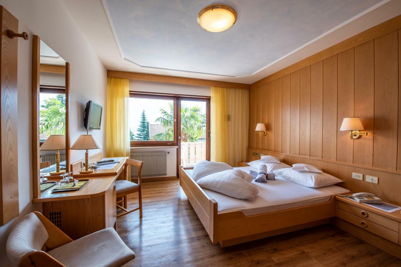 Glanzhof Hotel & Apartments Marlengo Esterno foto